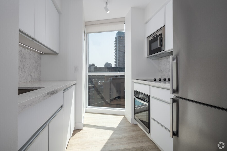 More Photos Of 150 Roehampton Ave, Toronto Apartments For Sale