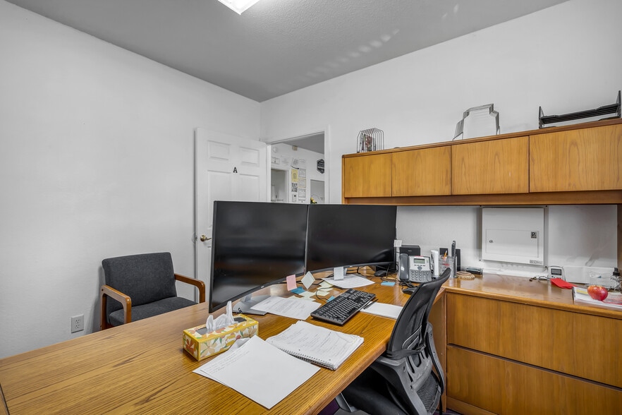 More Photos Of 1565 Kisker Rd, Saint Charles Office For Sale