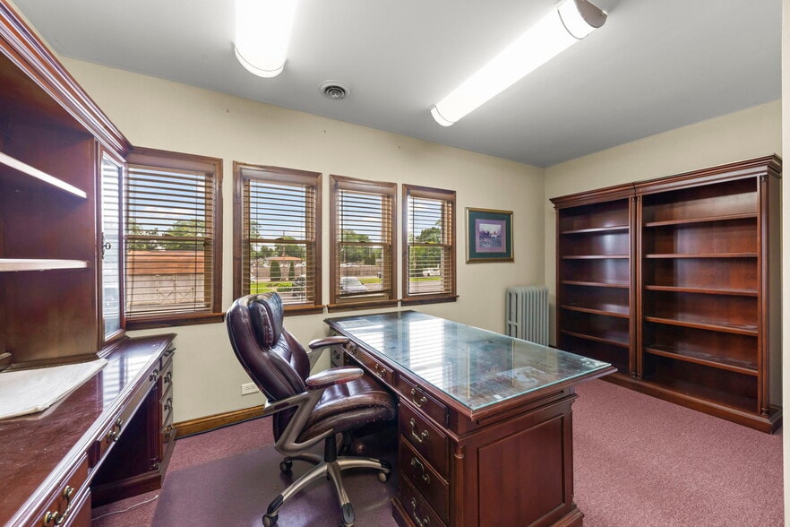 More Photos Of 16214 S Lincoln Hwy, Plainfield Office For Sale
