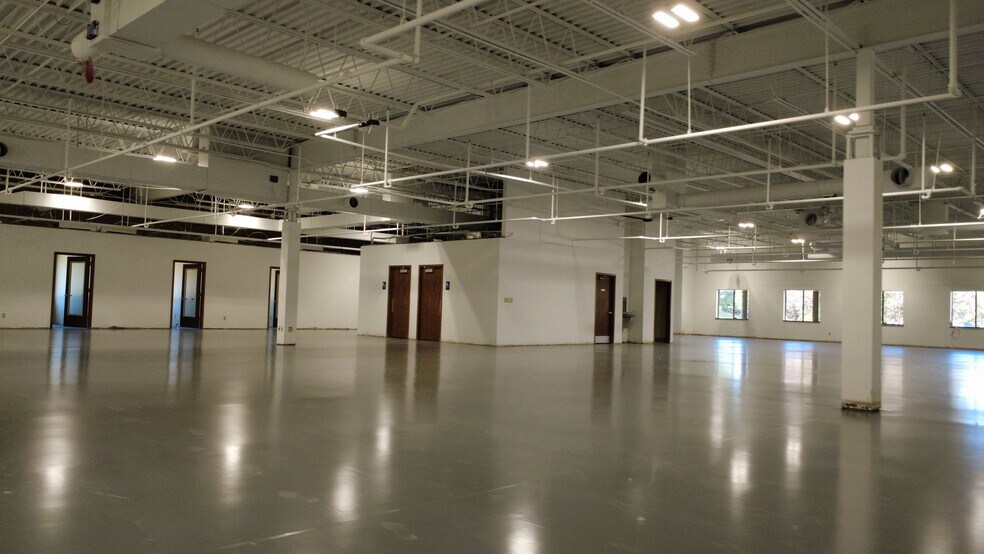 More Photos Of 343 E 82nd St, Chaska Warehouse For Sale
