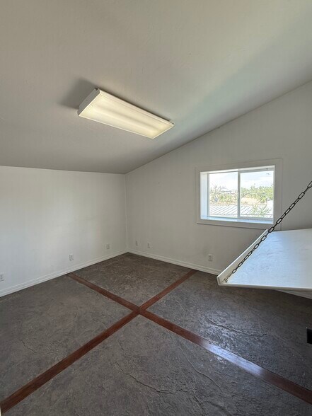 More Photos Of 1431 Anderson Rd, Montrose Warehouse For Lease