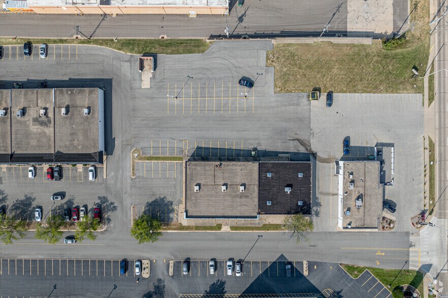 More Photos Of 4700 N University St, Peoria Freestanding For Sale