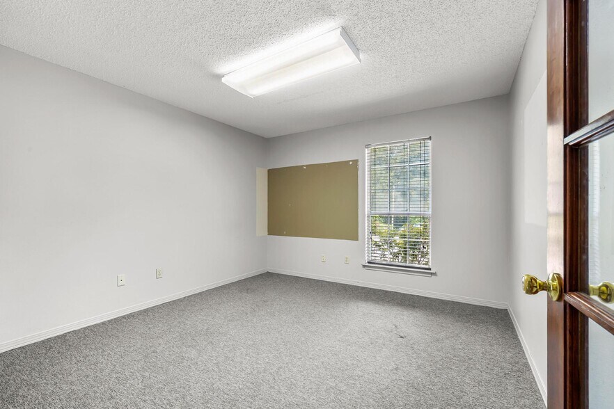 More Photos Of 8800 University Pky, Pensacola Medical For Sale