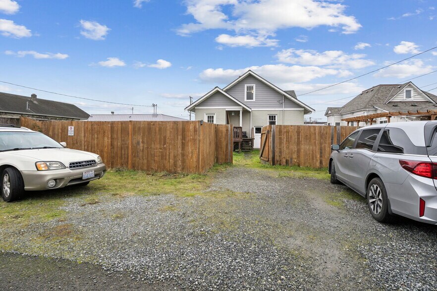 More Photos Of 413 2nd St NE, Puyallup Office For Sale