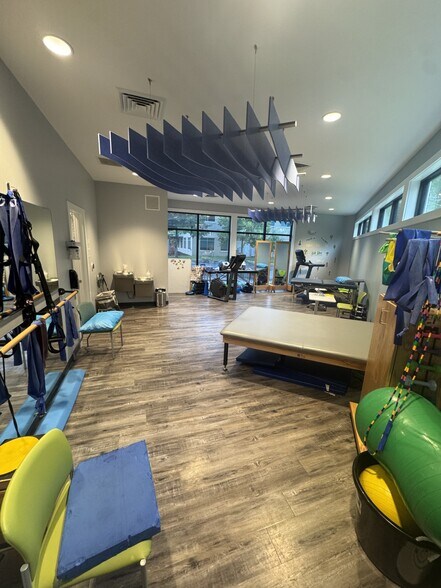 More Photos Of 1007 Olde Waterford Way, Leland Office For Sale