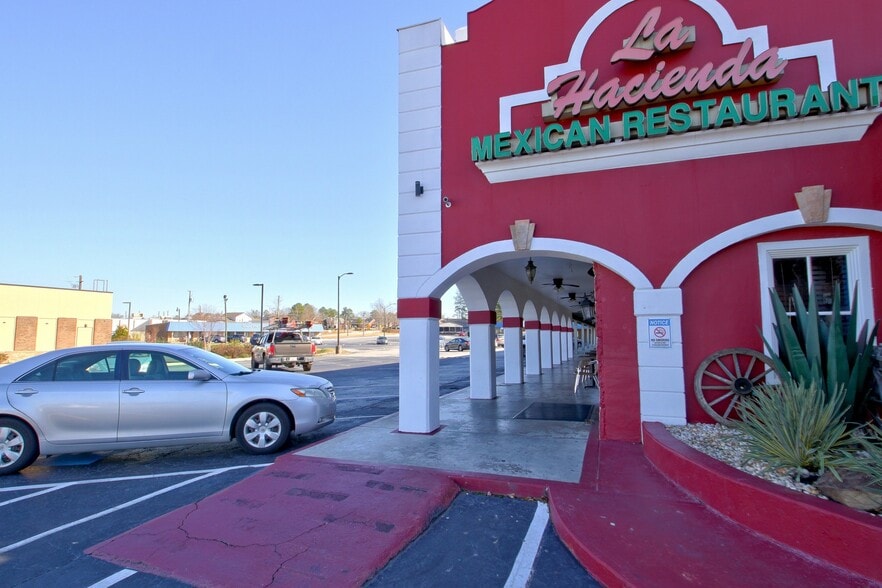 More Photos Of 365-409 Fayette Pl, Fayetteville General Retail For Lease