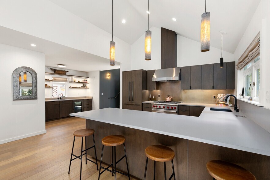 More Photos Of 5932 California Ave SW, Seattle Office Residential For Sale