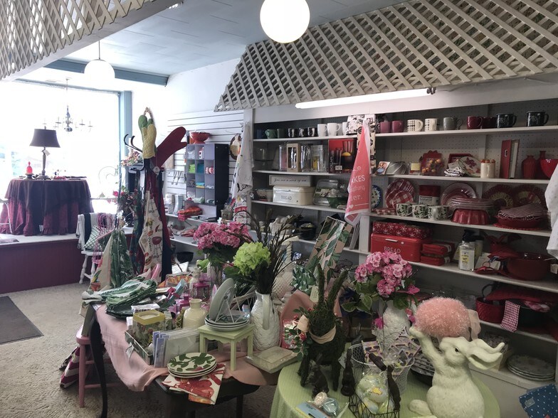More Photos Of 19 W Main St, Vermillion General Retail For Sale