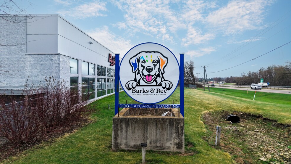 More Photos Of 12260 S Margo Ave, Hastings Showroom For Sale