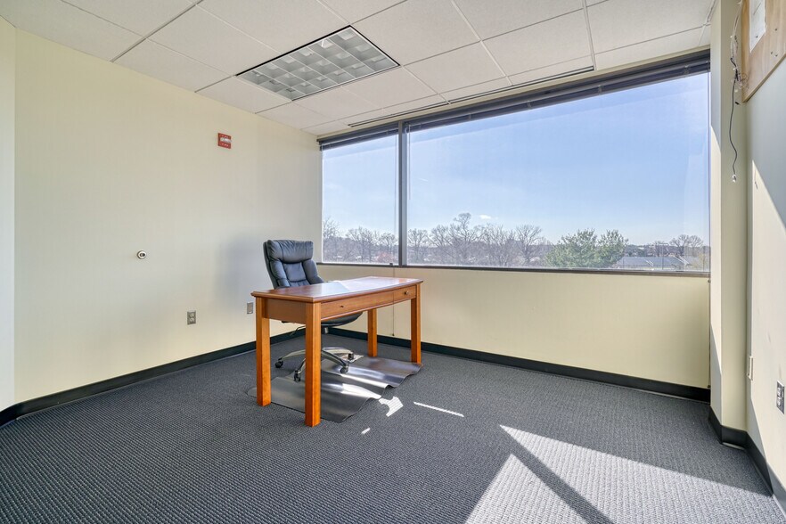 More Photos Of 438 N Frederick Ave, Gaithersburg Medical For Sale