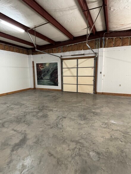 More Photos Of 5845 Walnut Grove Ln, Hickory Industrial For Lease