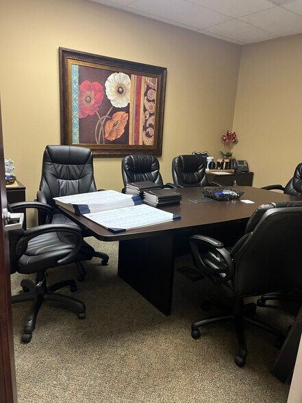 More Photos Of 373 Meridian Parke Ln, Greenwood Medical For Lease