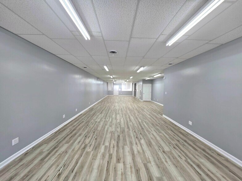 More Photos Of 3125 W 63rd St, Chicago Storefront Retail Residential For Lease