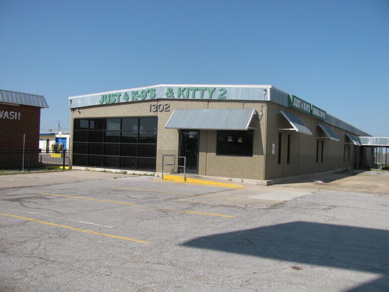 More Photos Of 1308 NW 47th St, Lawton General Retail For Sale