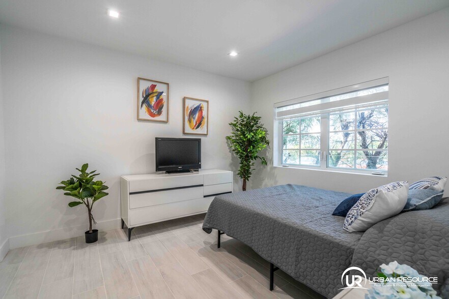 More Photos Of 960 Jefferson Ave, Miami Beach Apartments For Sale