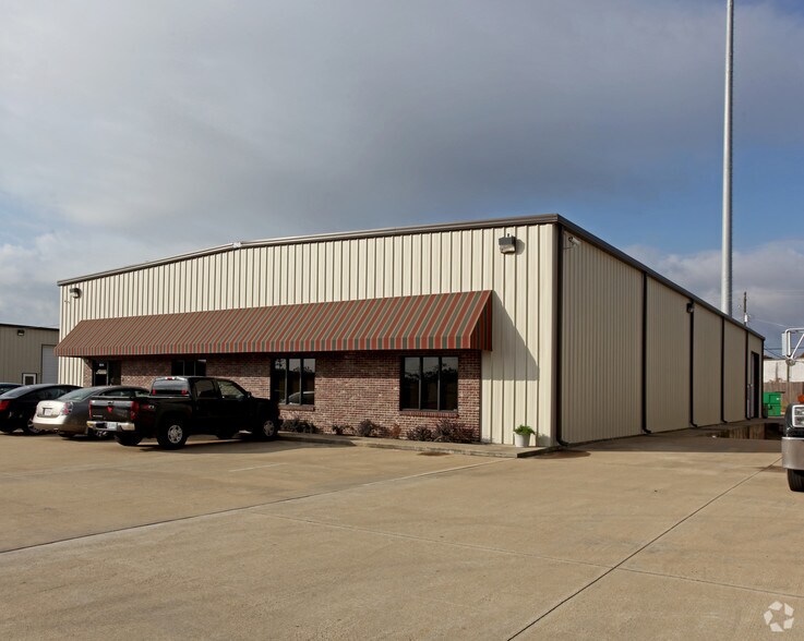 More Photos Of 904 Ploof Dr, Bessemer Distribution For Lease