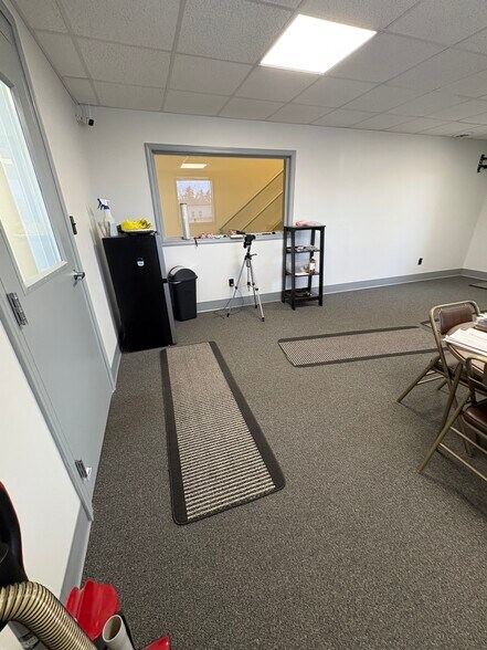 More Photos Of 5513 N Oxford St, Indianapolis Service For Lease