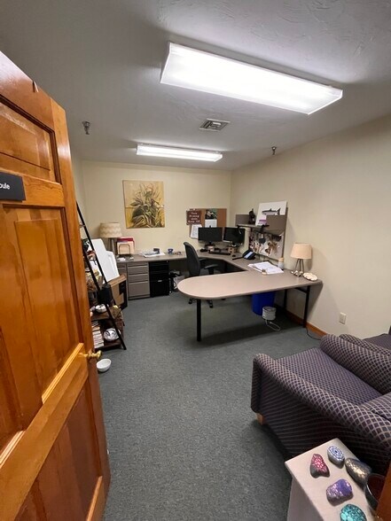 More Photos Of 4-6 Barlows Landing Rd, Pocasset Storefront Retail Office For Sale