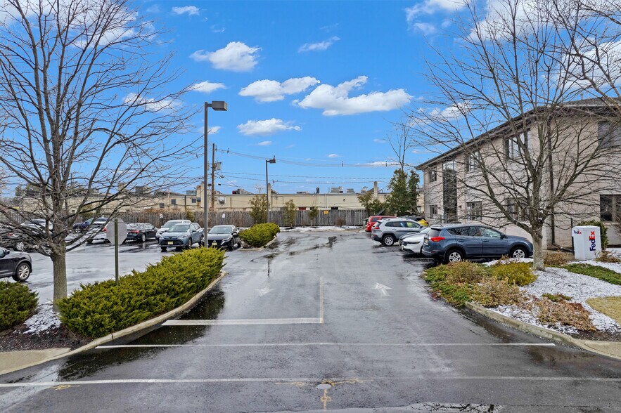 More Photos Of 1740 Oak Tree Rd, Edison Medical For Lease