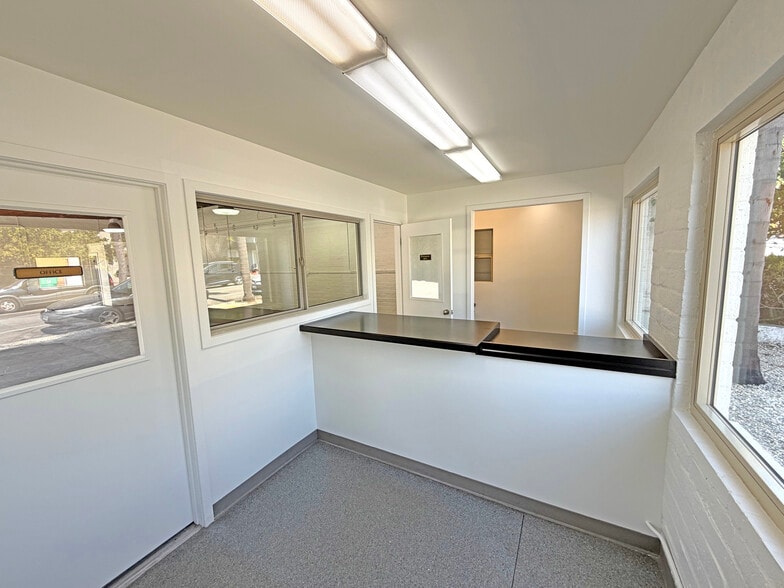 More Photos Of 1327 De La Vina St, Santa Barbara Service For Sale