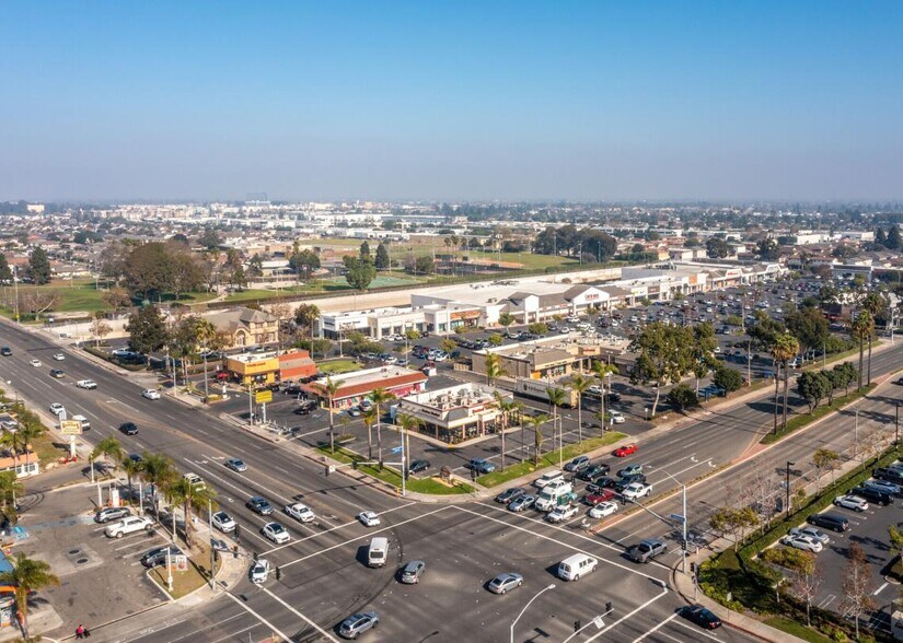 More Photos Of 7011 Warner Ave, Huntington Beach General Retail For Lease