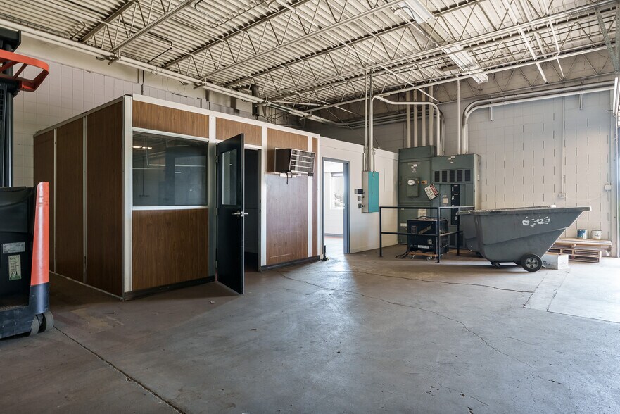 More Photos Of 6320 Material Ave, Loves Park Warehouse For Sale