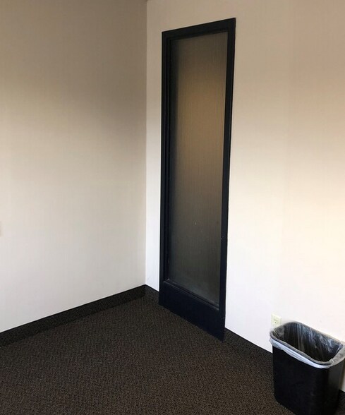 More Photos Of 125-175 Jackson Ave N, Hopkins Light Distribution For Lease