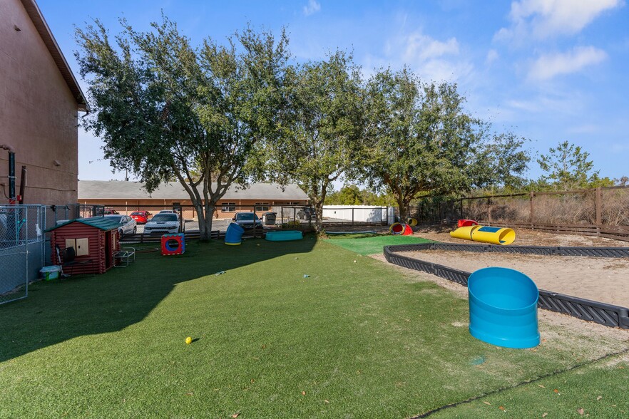 More Photos Of 7044 Commercial Way, Weeki Wachee Office For Sale