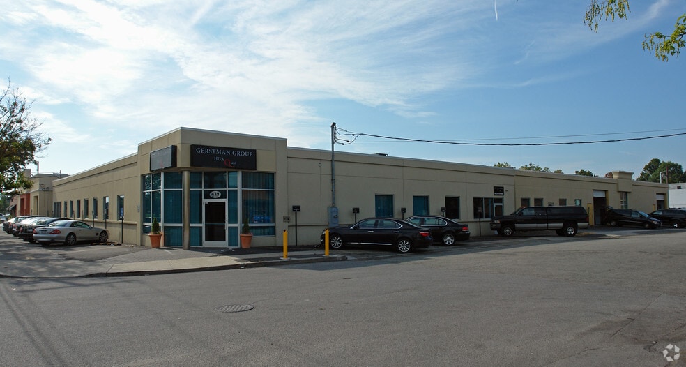 More Photos Of 439 Oak St, Garden City Warehouse For Lease