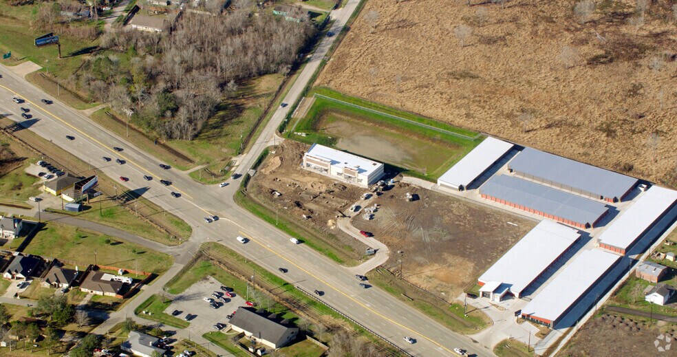 More Photos Of 14105 Highway 6, Rosharon Service Station For Lease