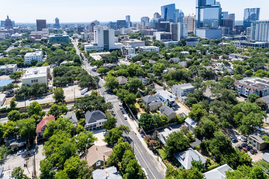 More Photos Of 806 W 11th St, Austin Office Residential For Lease