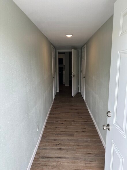 More Photos Of 2001 E 20th St, Hooks Apartments For Sale