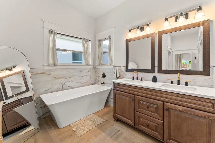 More Photos Of 1960 NE Dixie Hwy, Jensen Beach Apartments For Sale