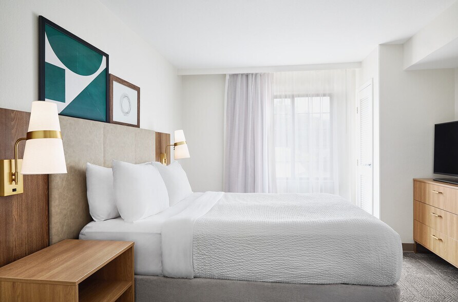More Photos Of 300 W Romeo B Garrett Ave, Peoria Hotel For Sale