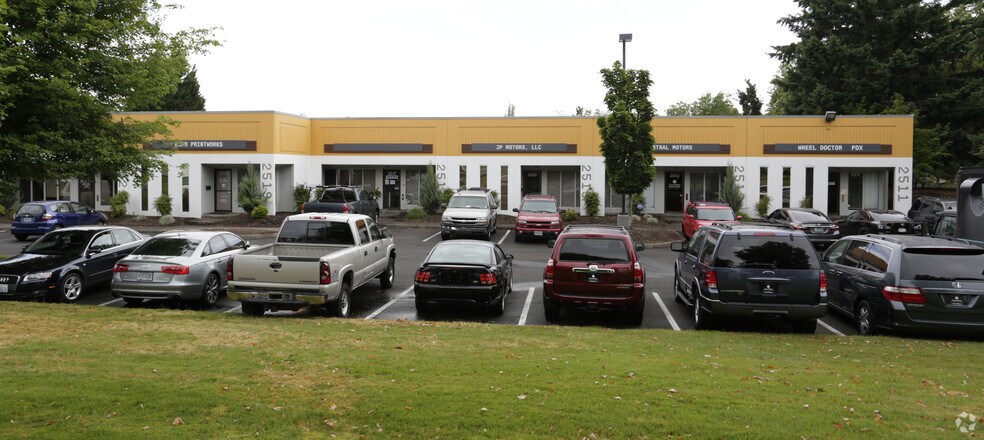 More Photos Of 2511-2527 N Hayden Island Dr, Portland Warehouse For Lease