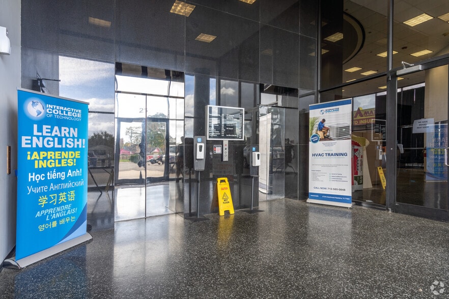 More Photos Of 213 W Southmore Ave, Pasadena Medical For Sale