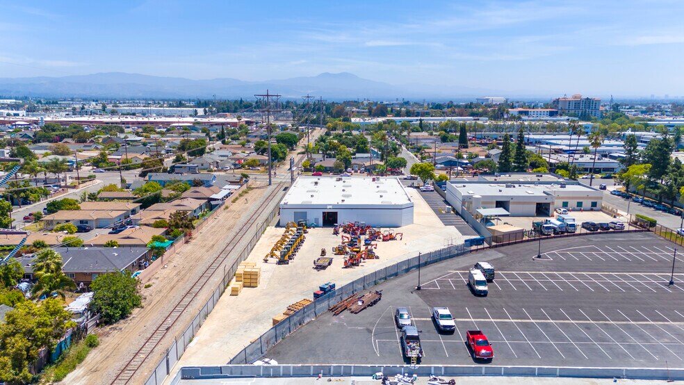 More Photos Of 2602 Halladay St, Santa Ana Warehouse For Sale