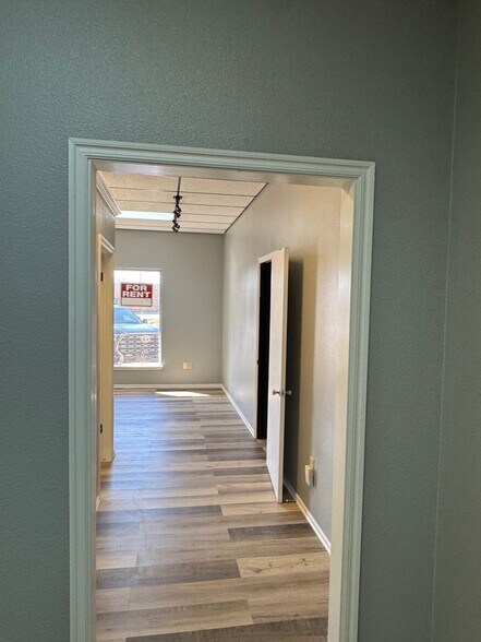 More Photos Of 101 SE 4th St, Moore Office For Lease