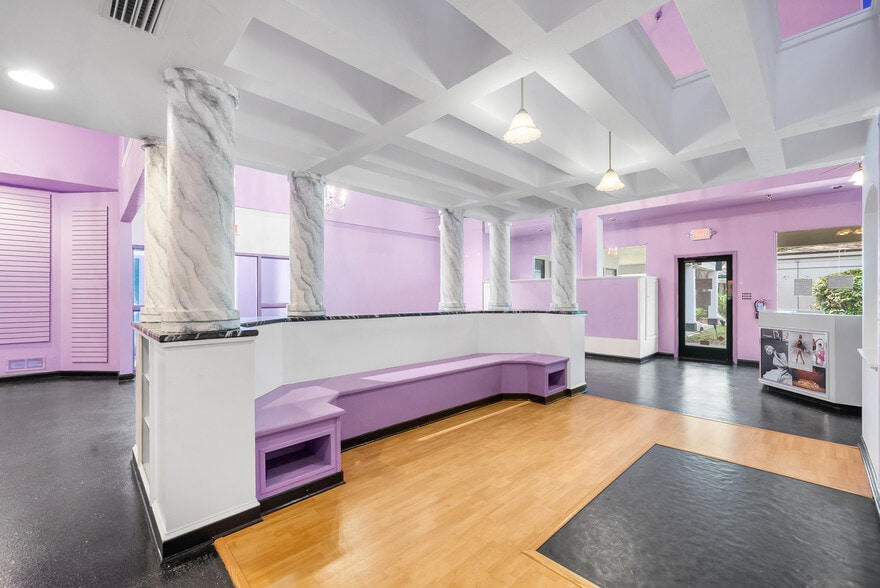 More Photos Of 2441 NW 43rd St, Gainesville Storefront For Sale