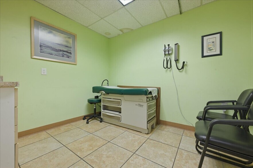 More Photos Of 3 California Pl S, Island Park Medical For Sale