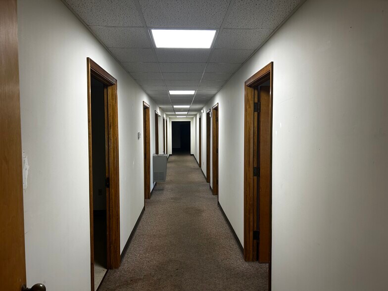 More Photos Of 180 Commerce Ctr, Greenville Warehouse For Lease