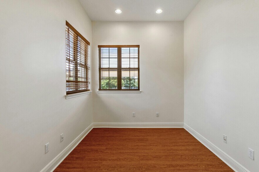 More Photos Of 310 Stagecoach Trl, San Marcos Medical For Lease