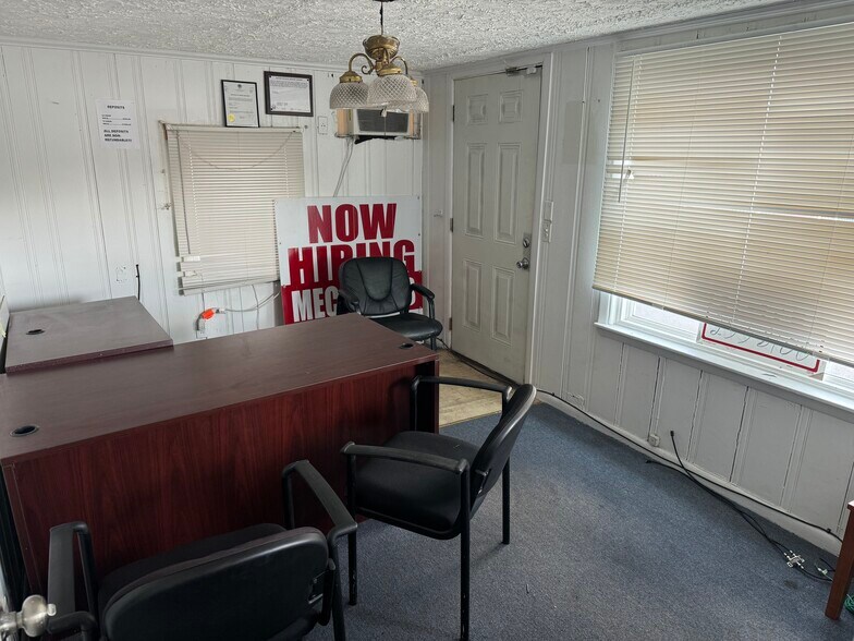 More Photos Of 5115 N Dixie Dr, Dayton Auto Dealership For Lease