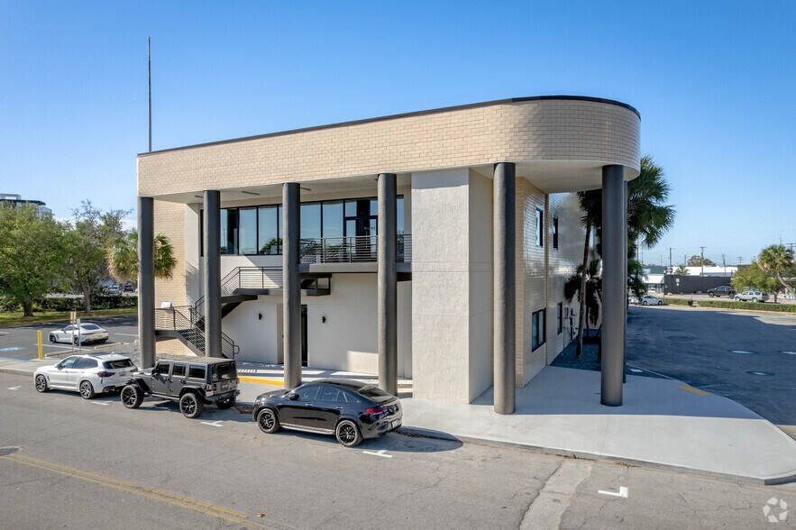 More Photos Of 250 Magnolia Ave SW, Winter Haven Coworking Space