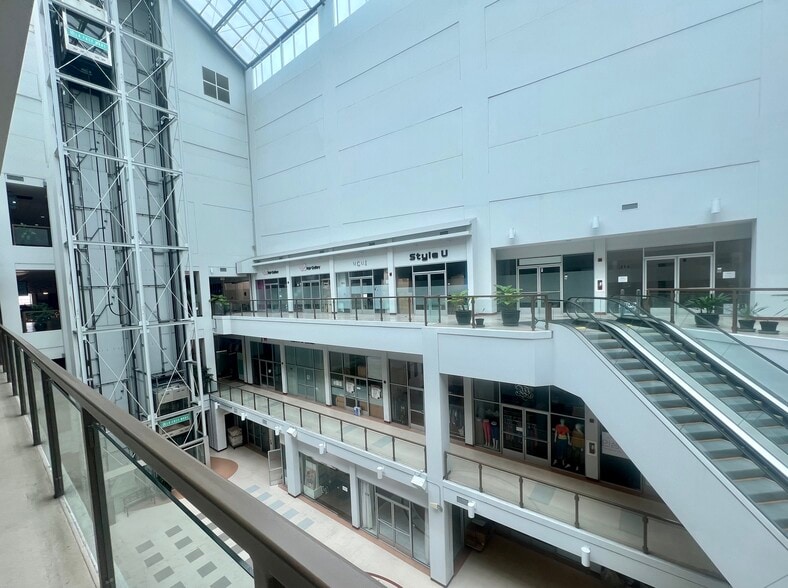 More Photos Of 1458 S San Pedro St, Los Angeles Unknown For Lease