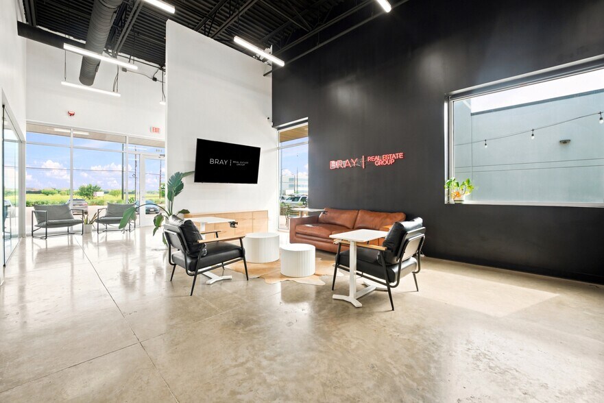 More Photos Of 8610 Potranco Rd, San Antonio Storefront Retail Office For Lease