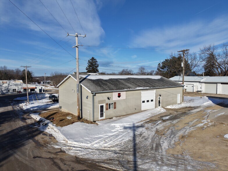 More Photos Of 110 FS Dr, Viroqua Auto Dealership For Sale