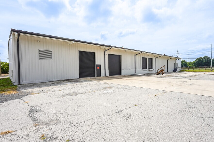 More Photos Of 801 Legion Dr, Dalton Distribution For Lease