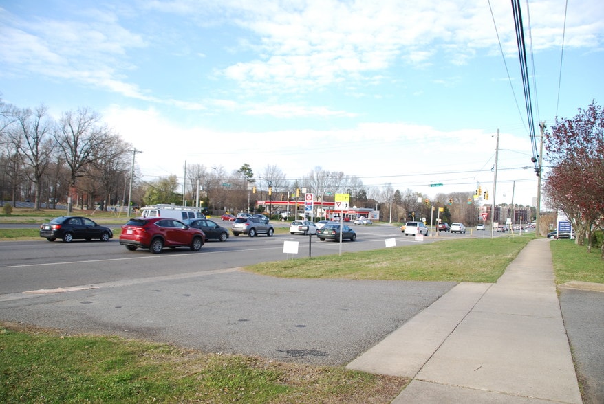 More Photos Of 9430 University City Blvd, Charlotte Freestanding For Lease