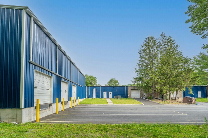 More Photos Of 5 Mars Ct, Montville Warehouse For Lease